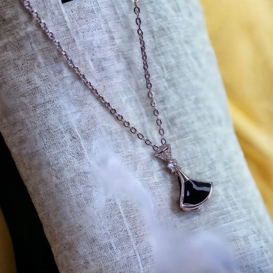 Black Elegance Chain Pendant