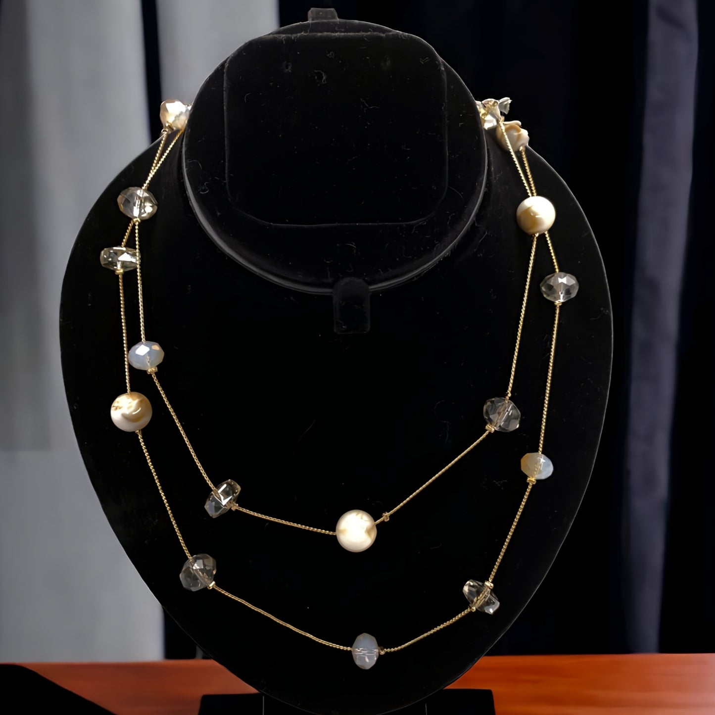 Beautiful Pearl and Crystal Beads Necklace