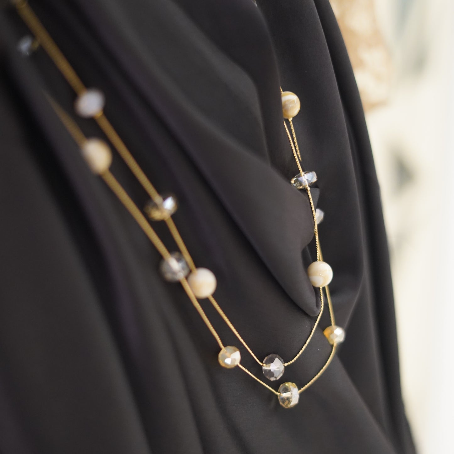 Beautiful Pearl and Crystal Beads Necklace