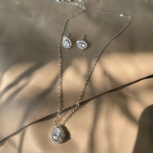 Beautiful Drop Single AD Solitaire Chain Pendant Set with Studs