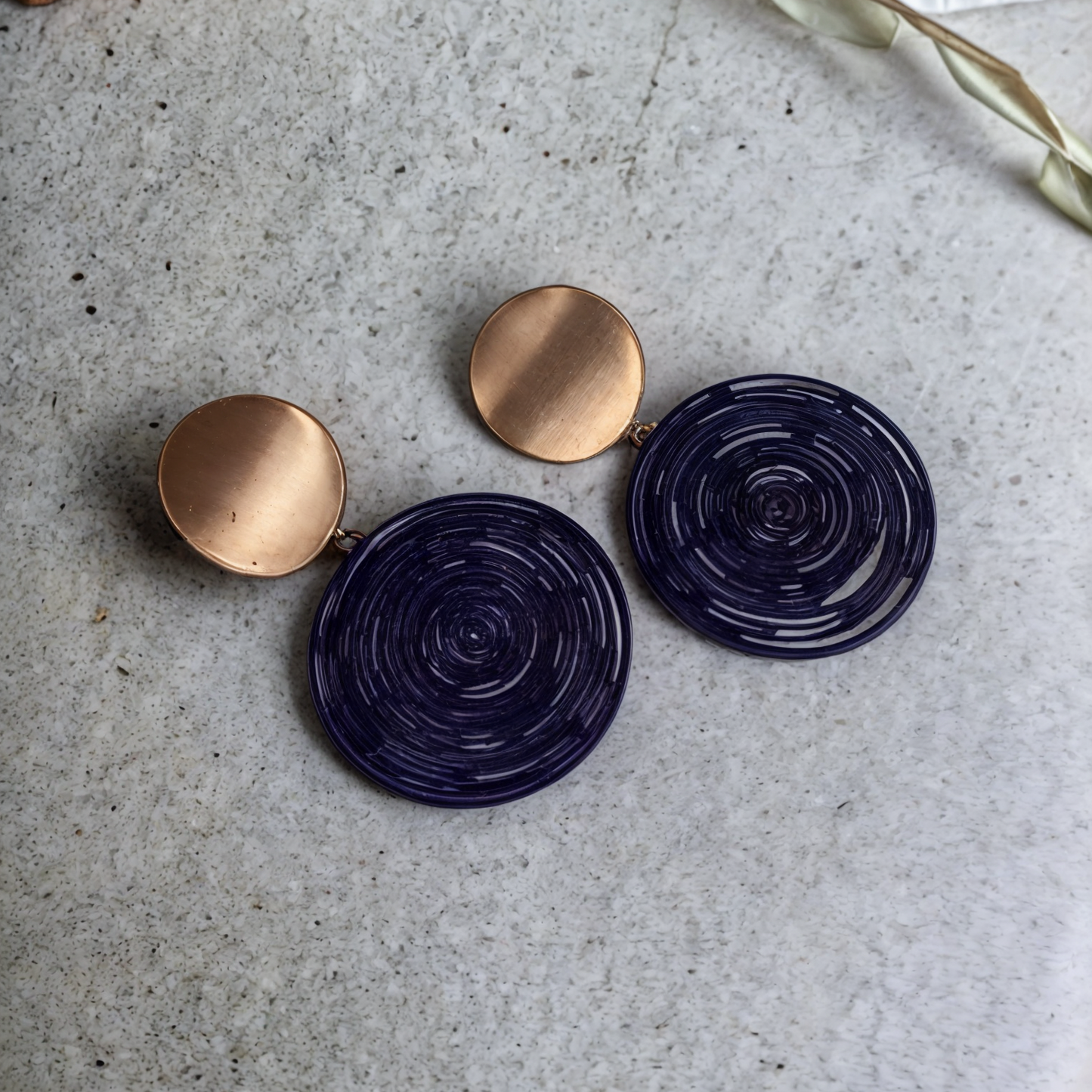 Golden Plating Black Spiral Earrings